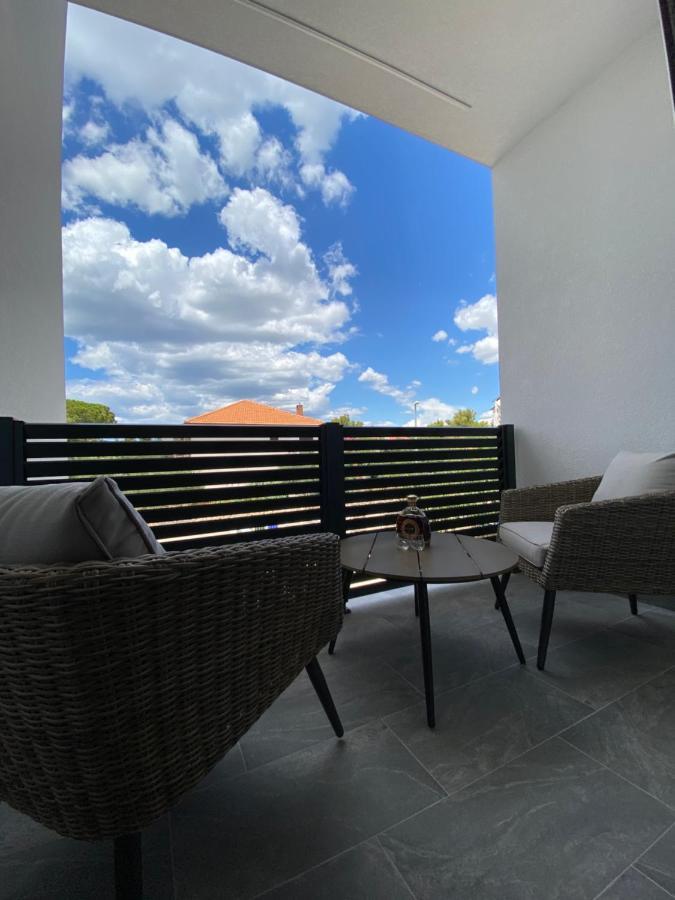 Apartmani Kumenat Биоград-на-Мору Экстерьер фото