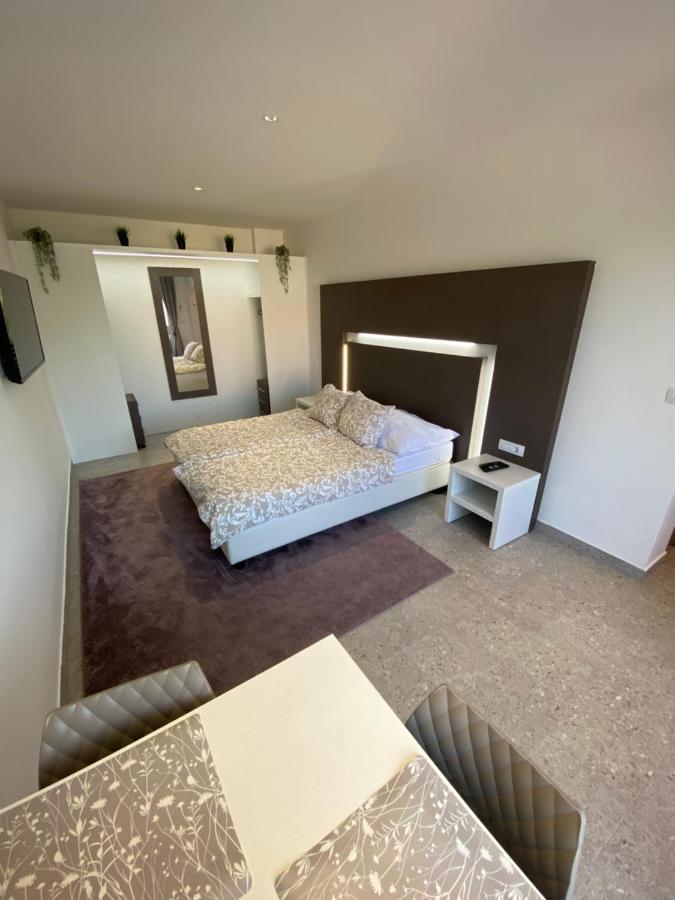 Apartmani Kumenat Биоград-на-Мору Экстерьер фото